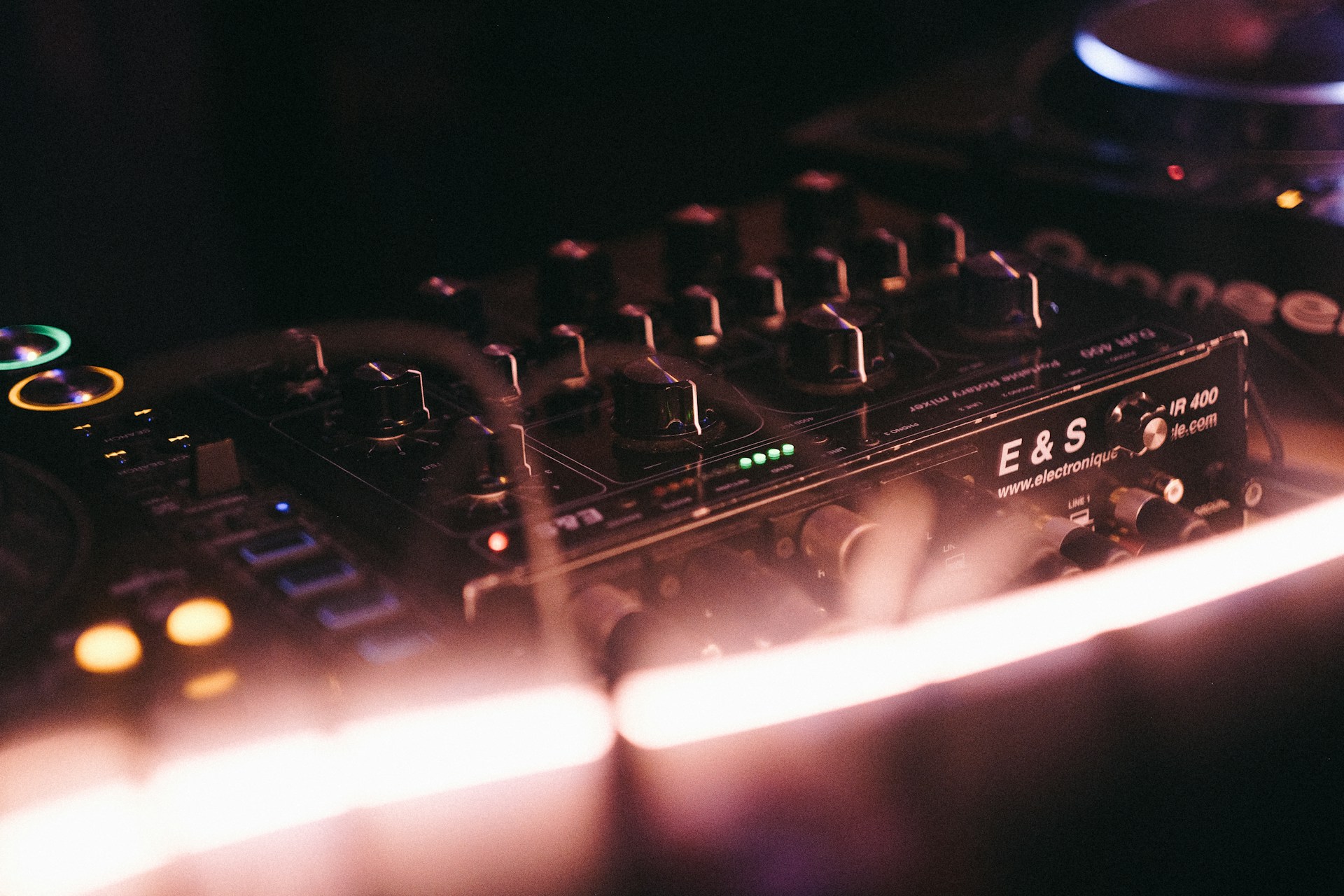 hire a dj for a wedding