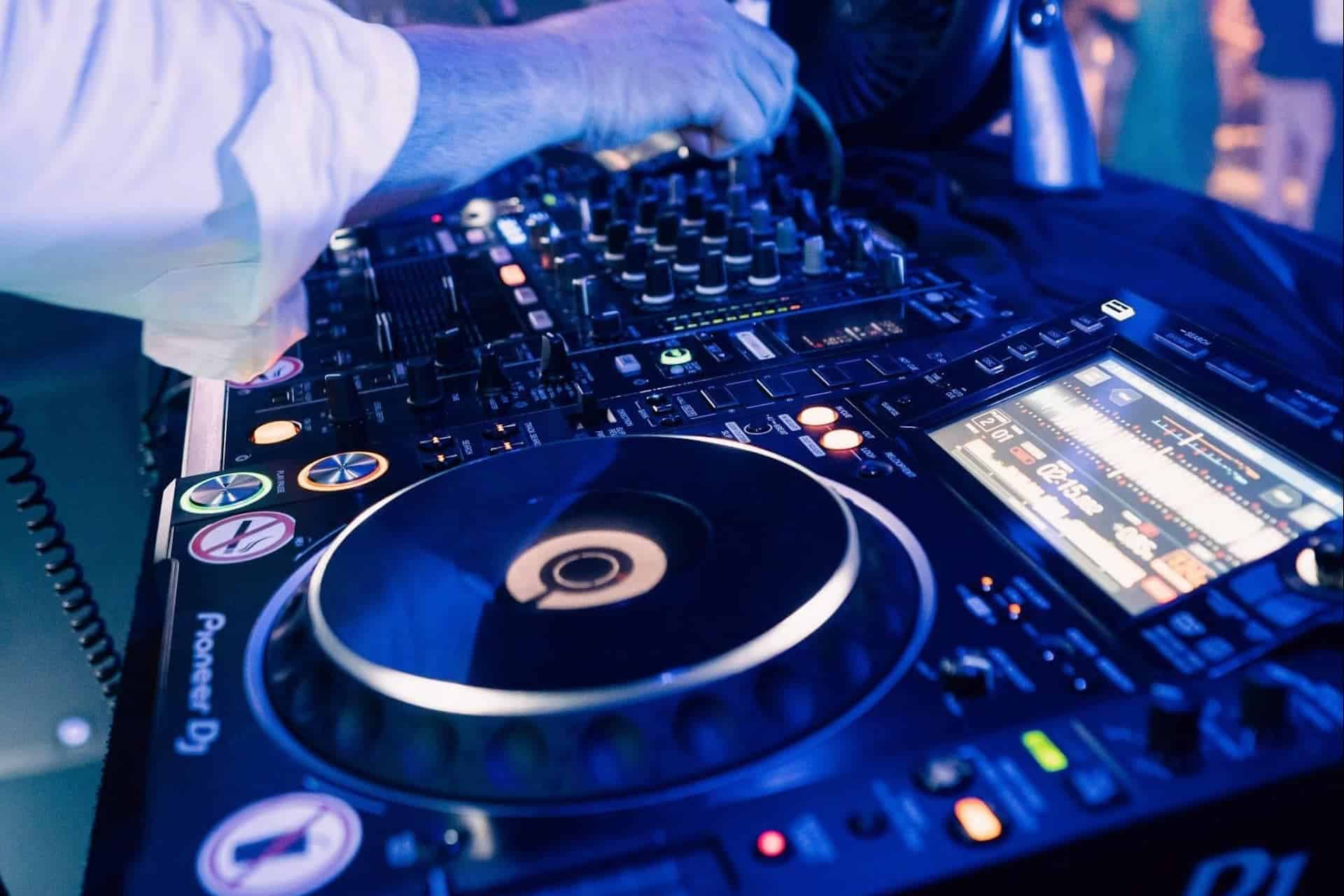 live music for party
