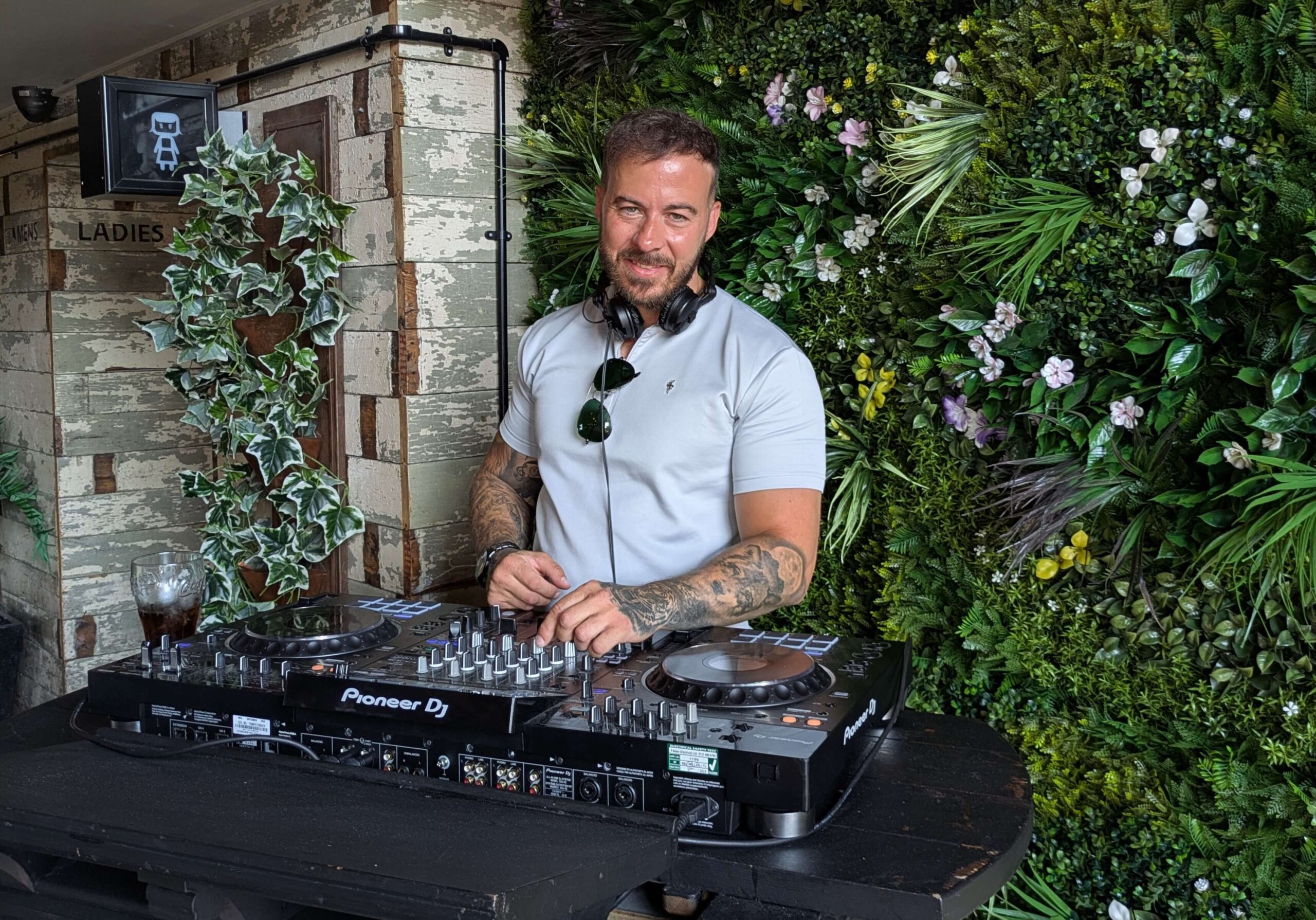 dj alan roche